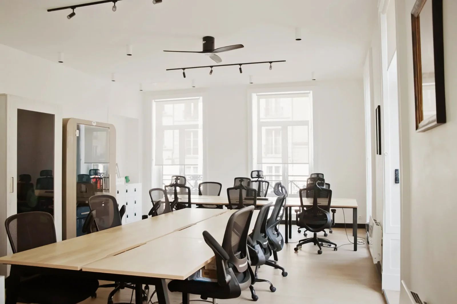 Bureau opéré · 1 à 18 postes · boulevard Saint-Denis, Paris 2e — photo 3/10