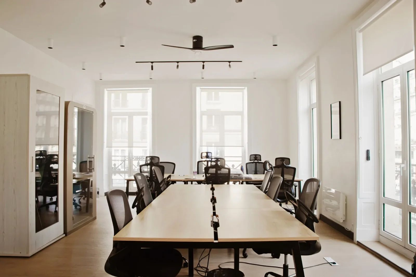 Bureau opéré · 1 à 18 postes · boulevard Saint-Denis, Paris 2e — photo 4/10