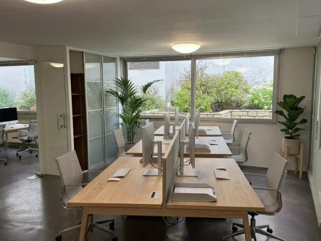 Bureau opéré · 15 à 18 postes · rue de Wattignies, Paris 12e — photo 1/6