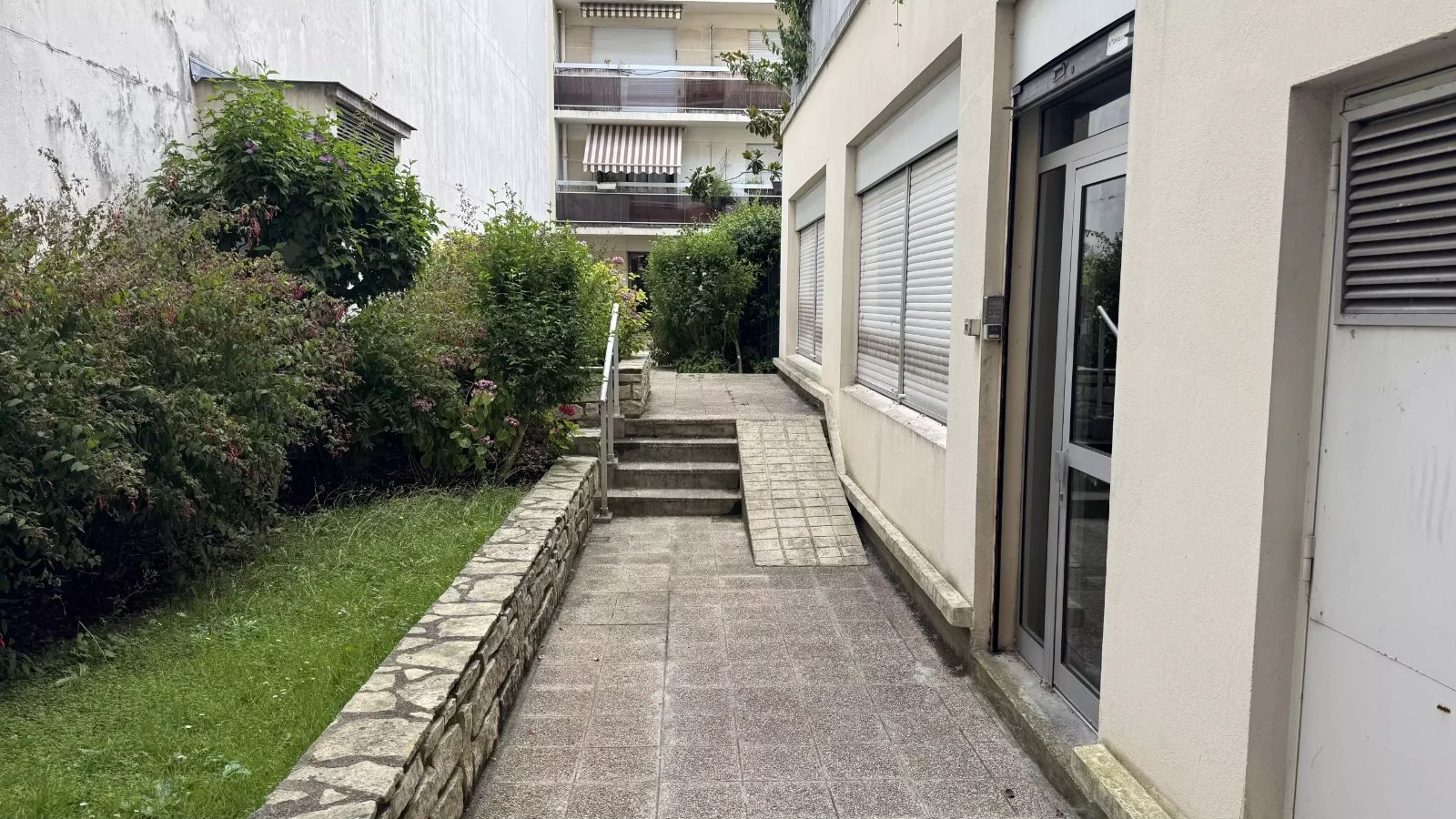 Bureau opéré · 15 à 18 postes · rue de Wattignies, Paris 12e — photo 7/7