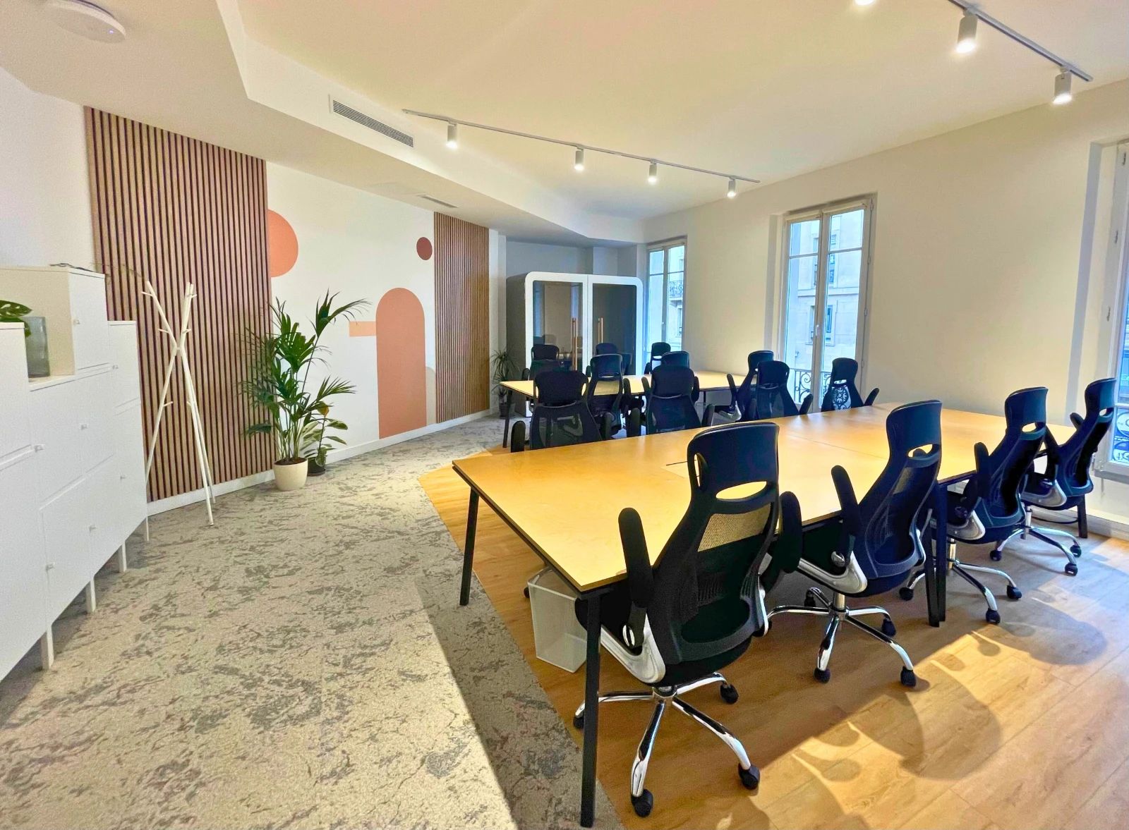 Bureau opéré · 28 à 30 postes · rue de Saint-Pétersbourg, Paris 8e — photo 2/8