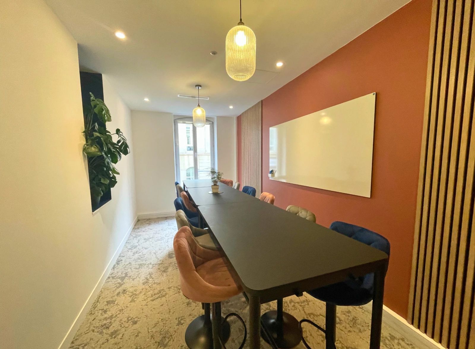 Bureau opéré · 28 à 30 postes · rue de Saint-Pétersbourg, Paris 8e — photo 5/8