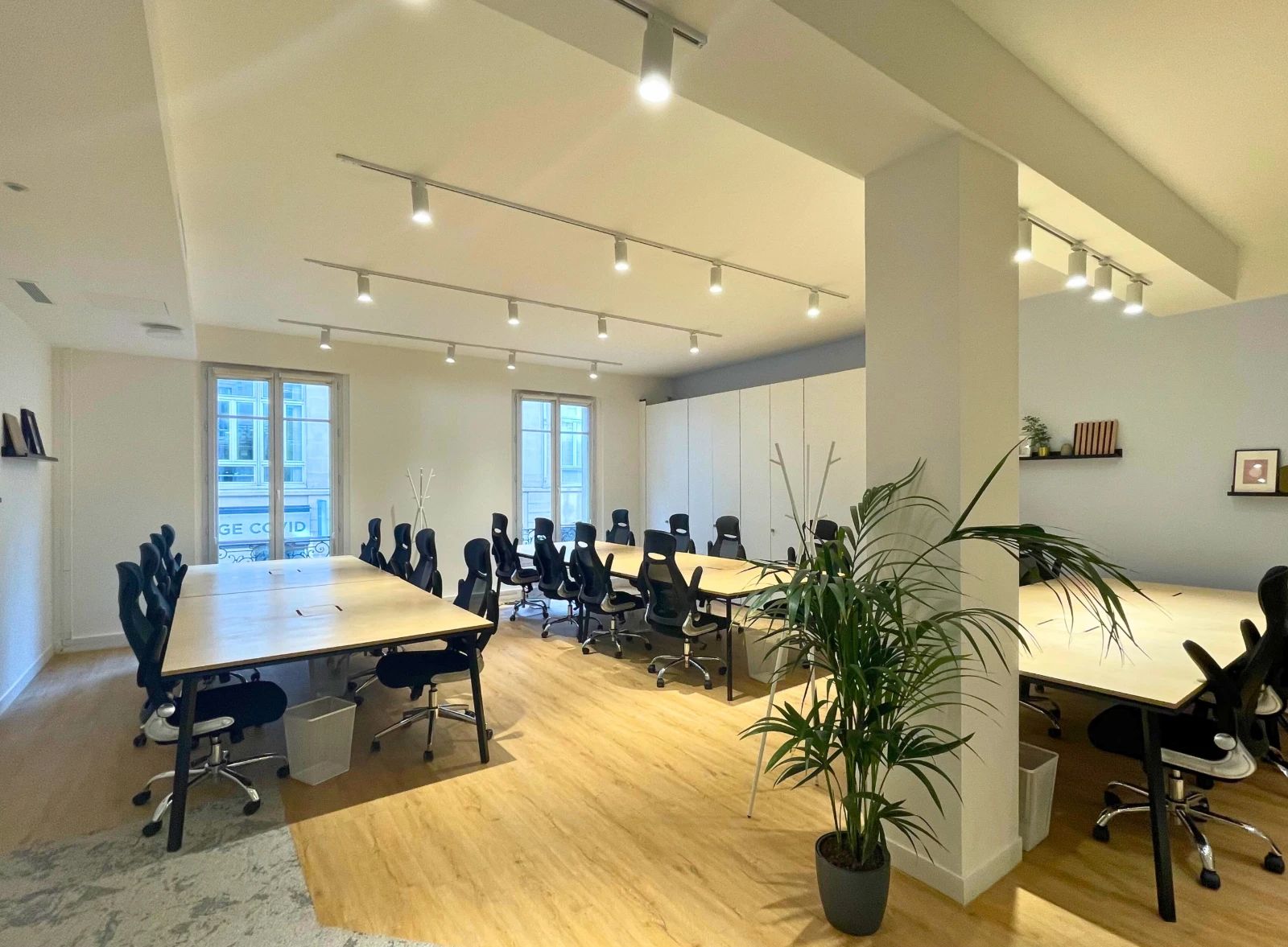 Bureau opéré · 28 à 30 postes · rue de Saint-Pétersbourg, Paris 8e — photo 6/8