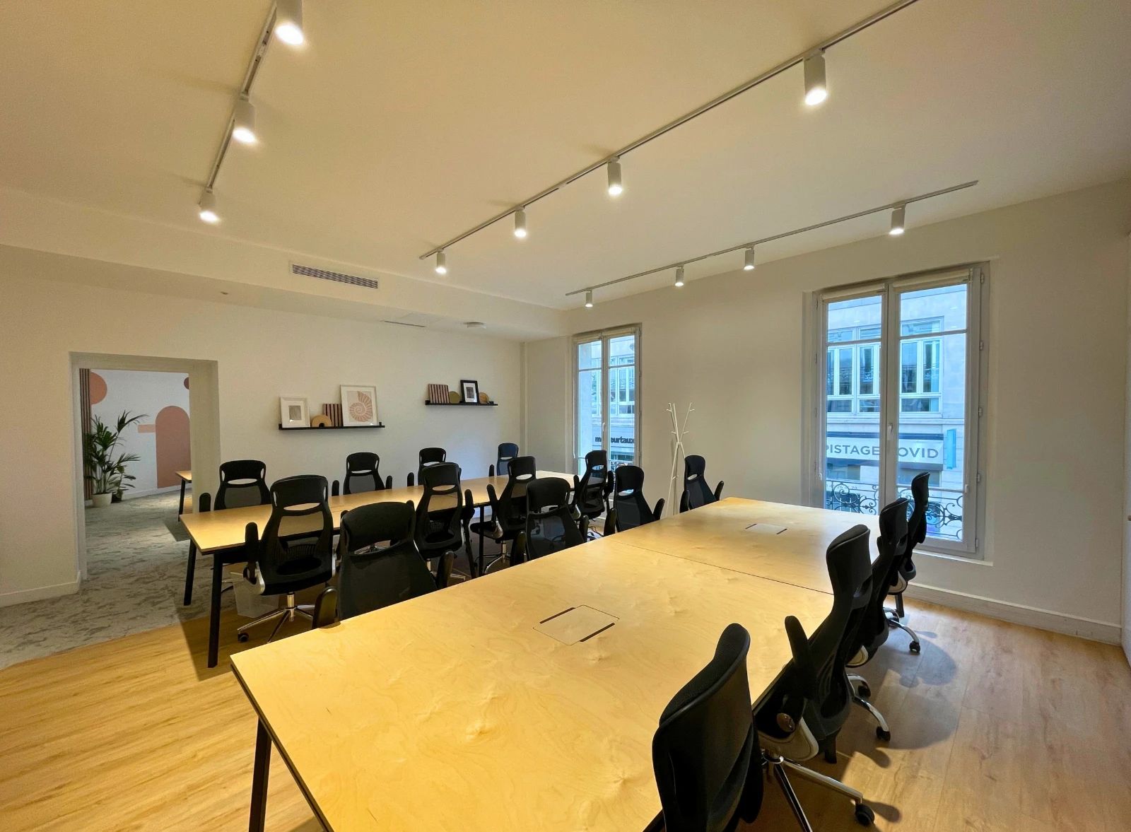 Bureau opéré · 28 à 30 postes · rue de Saint-Pétersbourg, Paris 8e — photo 7/8