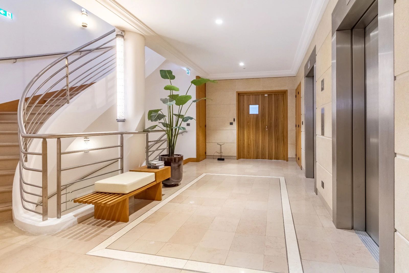 Coworking · 1 à 400 postes · rue Taitbout, Paris 9e — photo 7/27