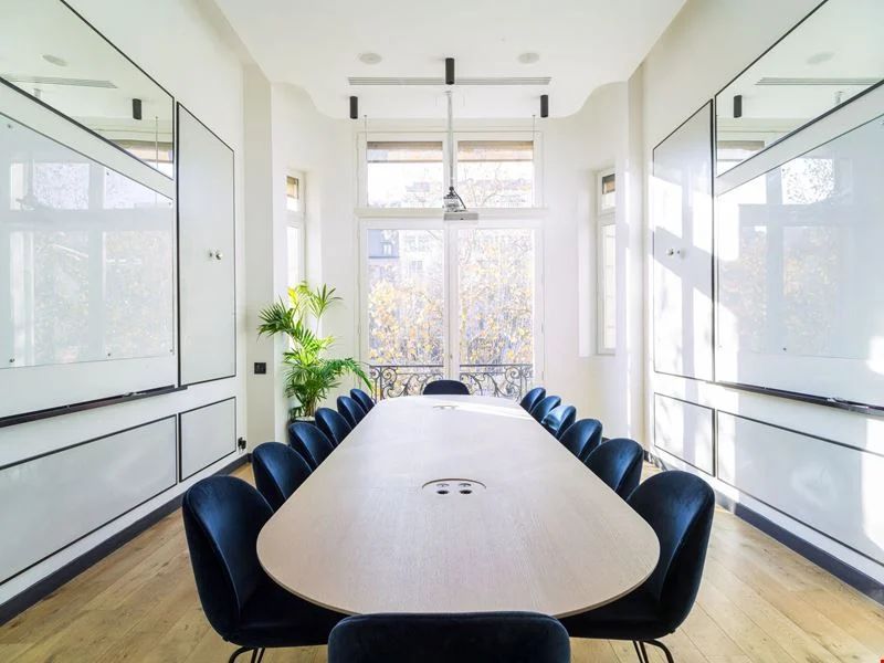 Coworking · 1 à 600 postes · avenue des Champs-Élysées, Paris 8e — photo 4/13