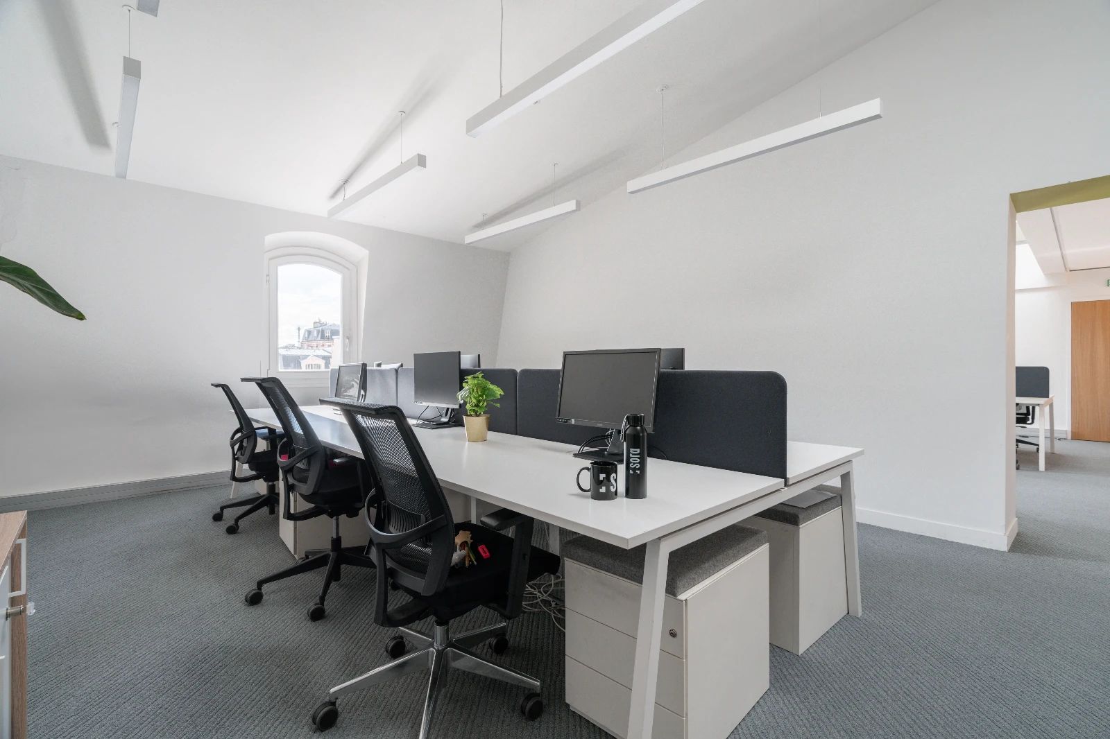 Bureau opéré · 35 à 42 postes · rue de Calais, Paris 9e — photo 8/11