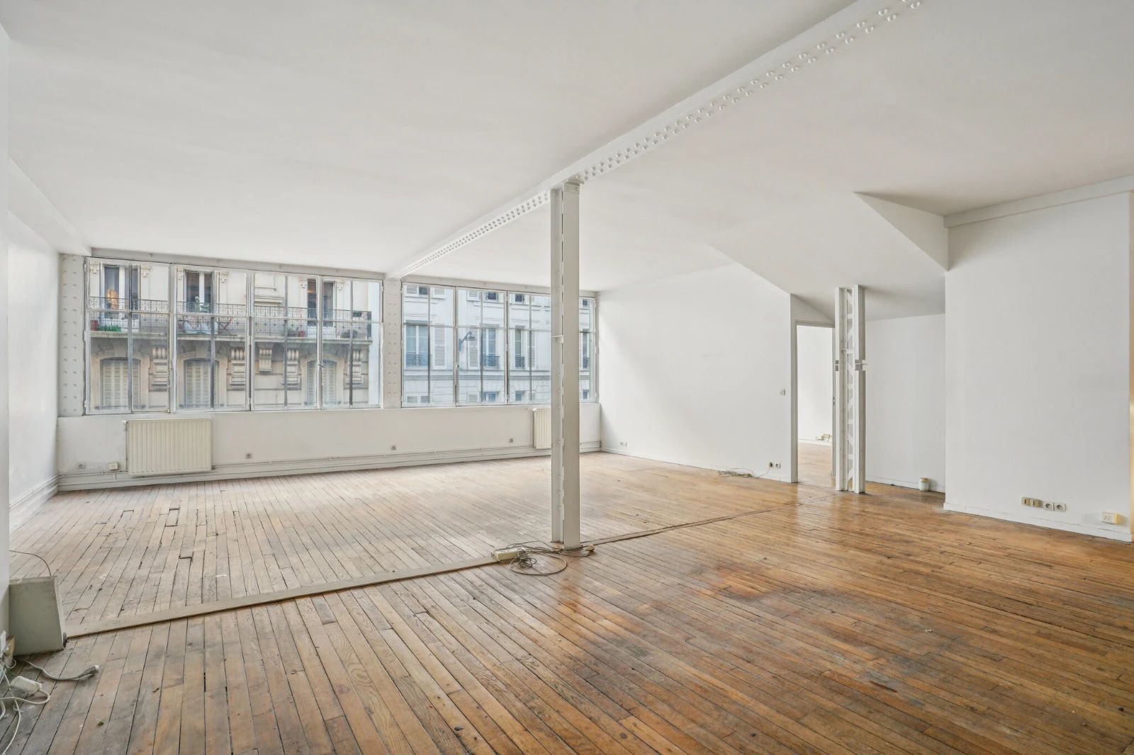 Bureau opéré · 20 à 24 postes · rue Jacques Louvel-Tessier, Paris 10e — photo 3/9