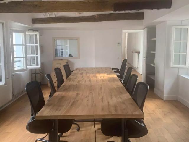 Bureau opéré · 10 à 12 postes · rue de Turenne, Paris 3e — photo 1/6