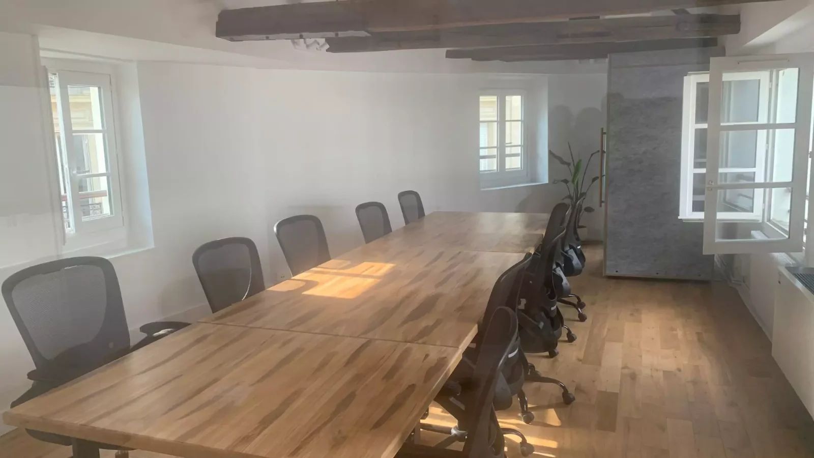Bureau opéré · 10 à 12 postes · rue de Turenne, Paris 3e — photo 2/8