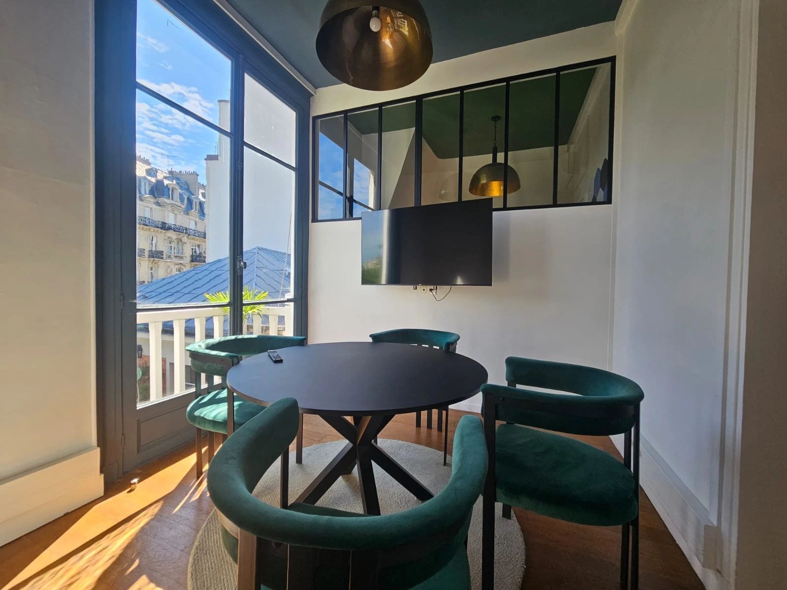Bureau opéré · 24 à 28 postes · rue Alphonse de Neuville, Paris 17e — photo 8/12