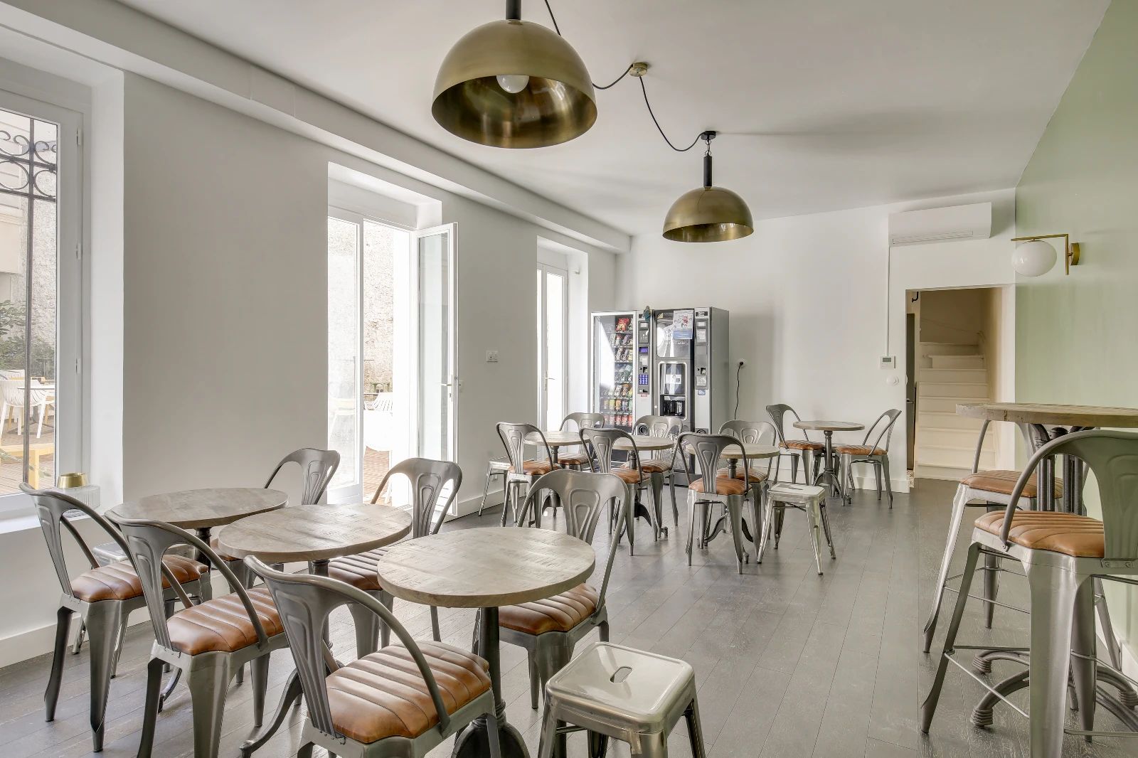 Bureau opéré · 24 à 28 postes · rue Alphonse de Neuville, Paris 17e — photo 10/12