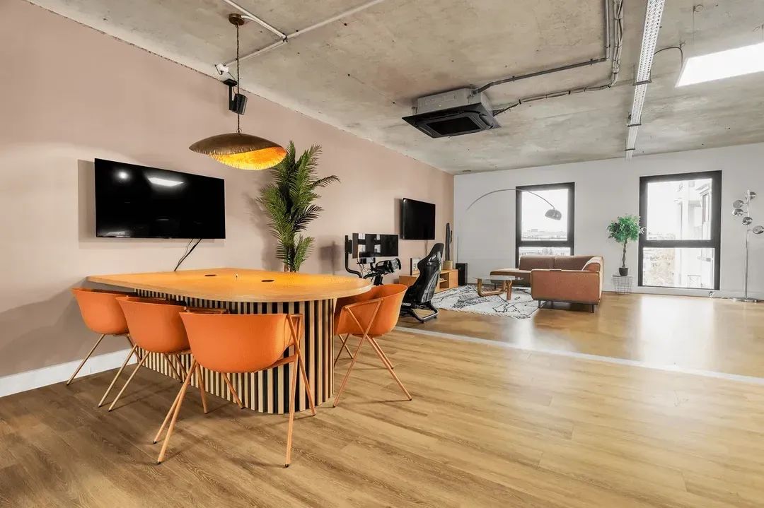Bureau opéré · 30 à 38 postes · rue Adam Ledoux, Courbevoie — photo 4/8