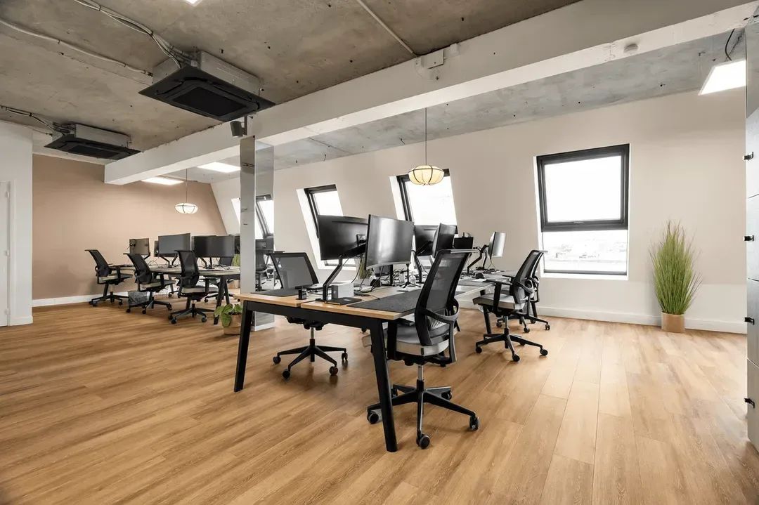 Bureau opéré · 30 à 38 postes · rue Adam Ledoux, Courbevoie — photo 5/8