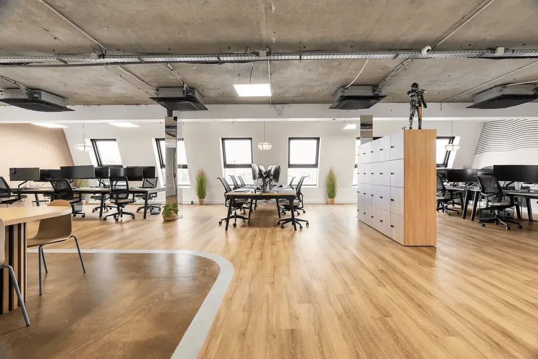 Bureau opéré · 30 à 38 postes · rue Adam Ledoux, Courbevoie — photo 6/8