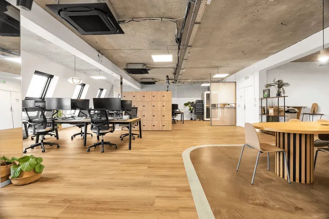 Bureau opéré · 30 à 38 postes · rue Adam Ledoux, Courbevoie — photo 7/8