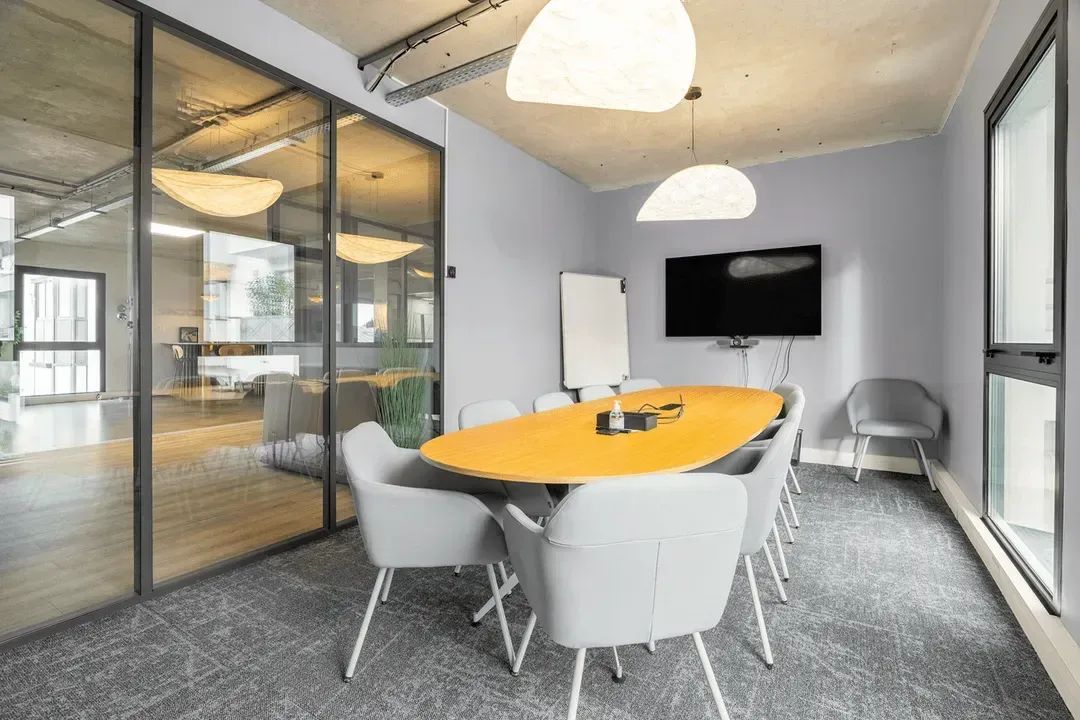 Bureau opéré · 30 à 38 postes · rue Adam Ledoux, Courbevoie — photo 8/8