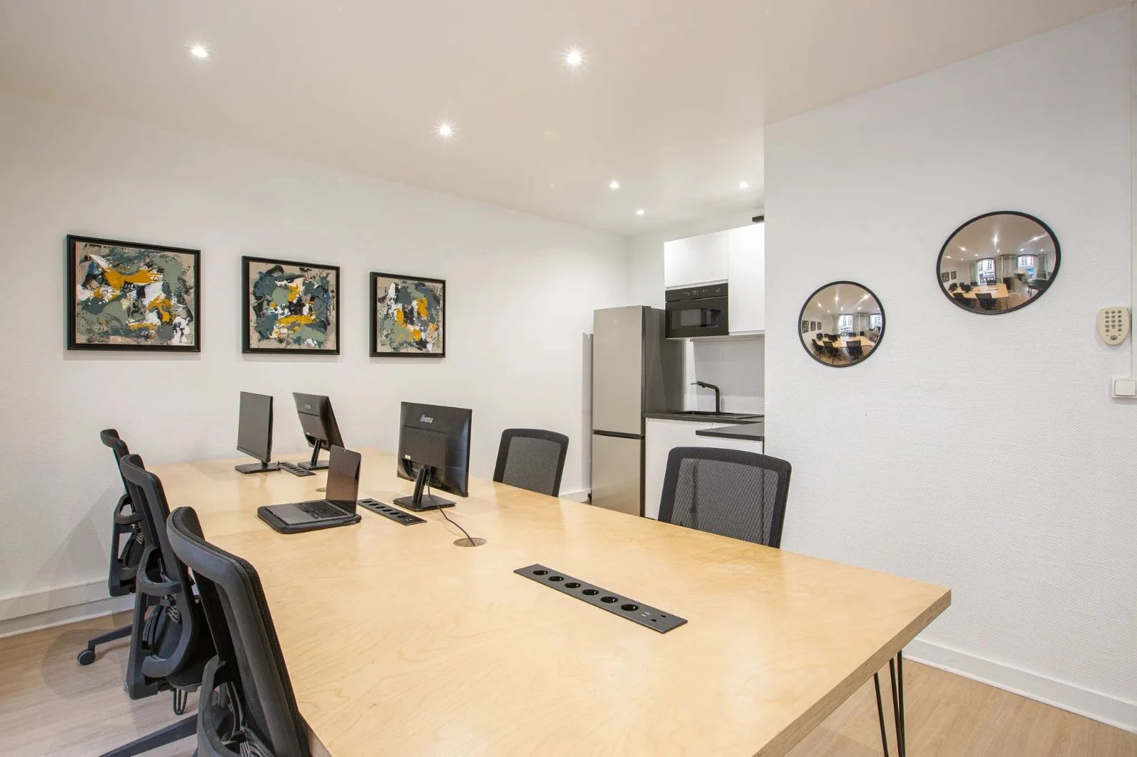 Bureau opéré · 6 à 9 postes · rue Saint-Honoré, Paris 1er — photo 3/5
