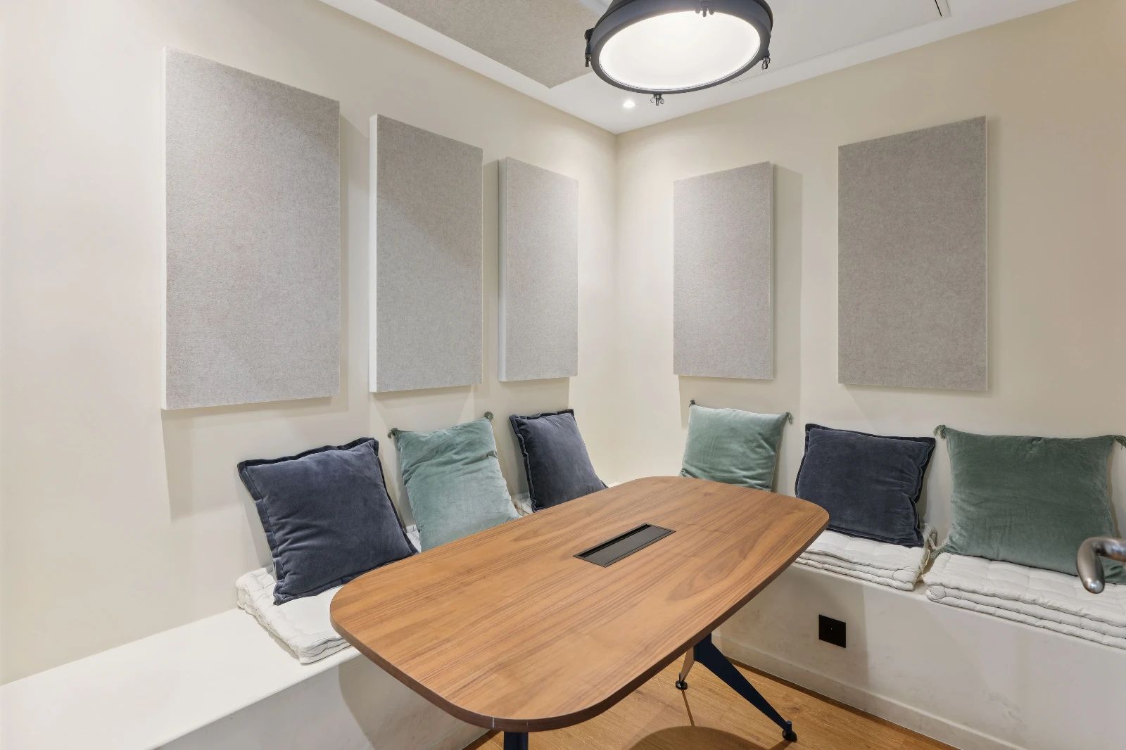Bureau opéré · 12 à 18 postes · rue du Faubourg Poissonnière, Paris 10e · 100 m² — photo 8/15