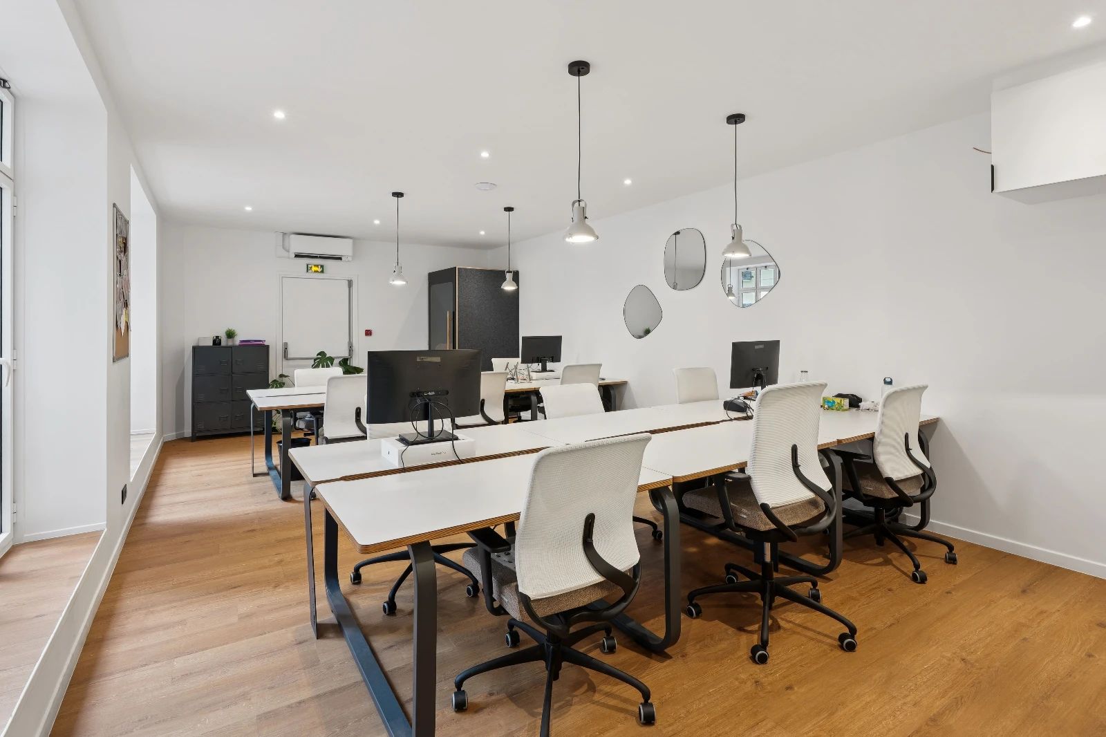 Bureau opéré · 12 à 18 postes · rue du Faubourg Poissonnière, Paris 10e · 100 m² — photo 9/15