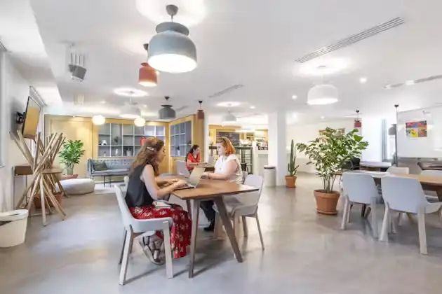 Coworking · 1 à 500 postes · rue de Londres, Paris 8e — photo 2/9