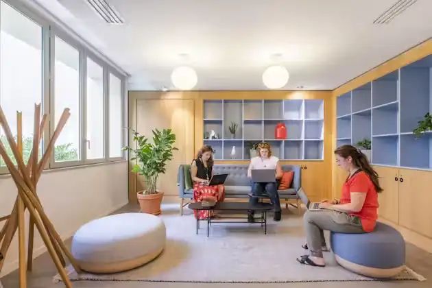 Coworking · 1 à 500 postes · rue de Londres, Paris 8e — photo 3/9