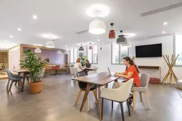 Coworking · 1 à 500 postes · rue de Londres, Paris 8e — photo 4/9