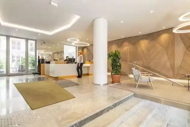 Coworking · 1 à 500 postes · rue de Londres, Paris 8e — photo 8/9