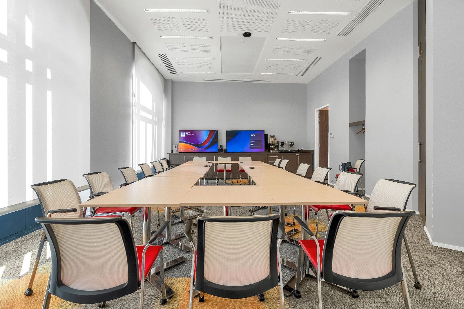 Coworking · 60 à 240 postes · rue de Presbourg, Paris 16e — photo 3/25