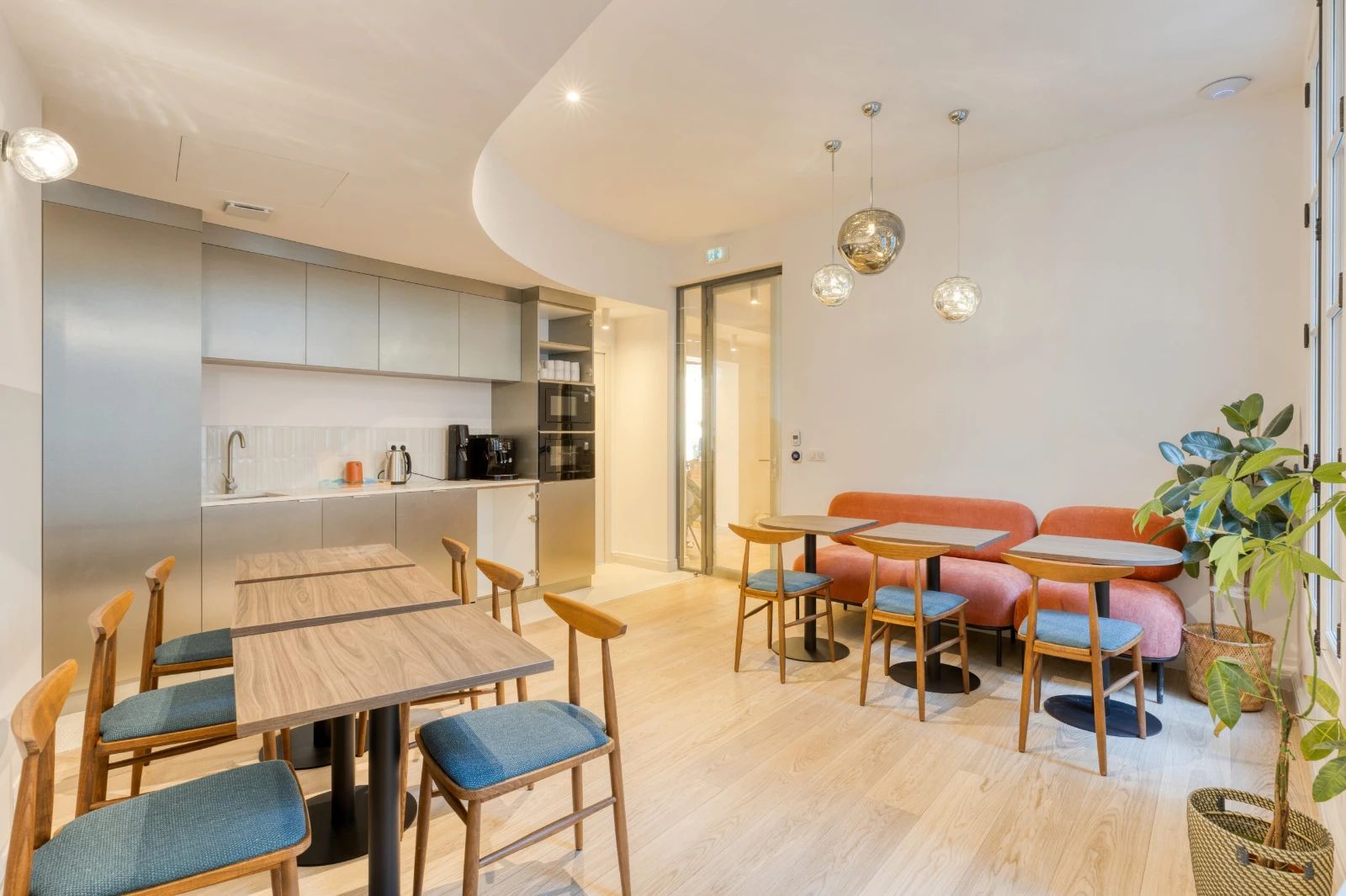 Bureau opéré · 1 à 28 postes · rue René Boulanger, Paris 10e — photo 5/7