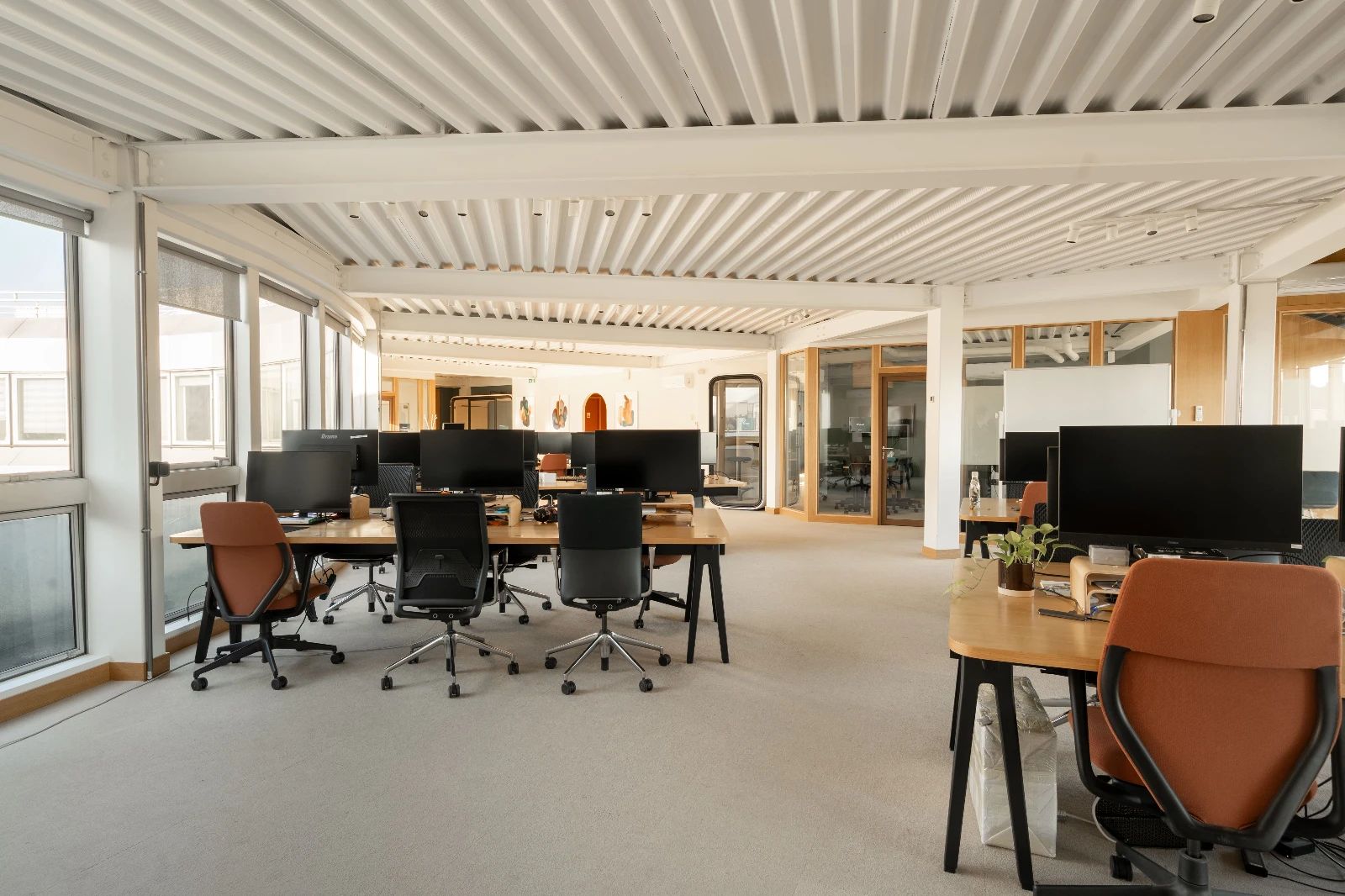 Bureau opéré · 55 à 64 postes · rue Notre-Dame-des-Victoires, Paris 2e — photo 2/32