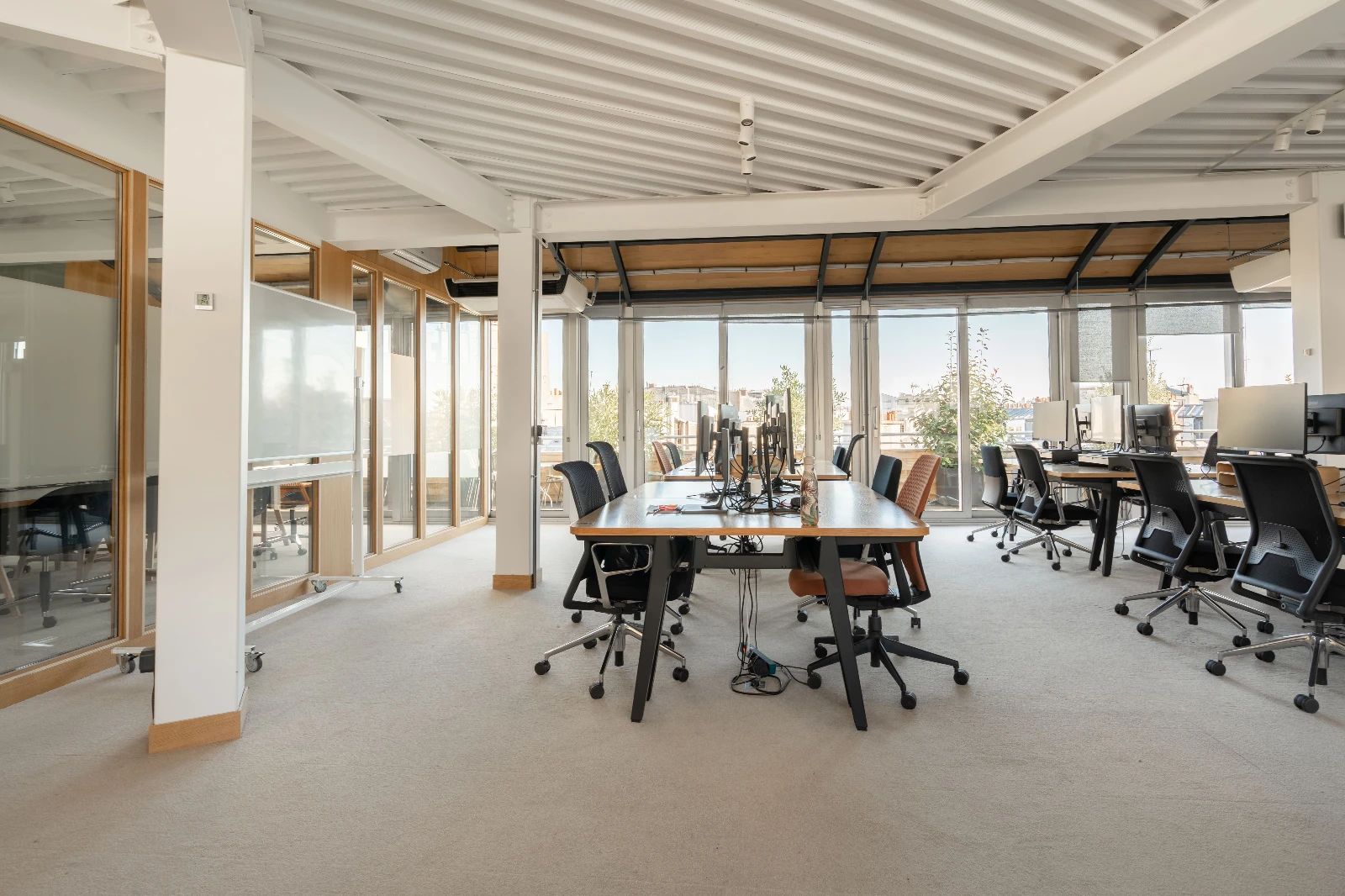 Bureau opéré · 55 à 64 postes · rue Notre-Dame-des-Victoires, Paris 2e — photo 3/32