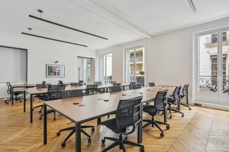 Bureau opéré · 26 à 36 postes · rue du Mail, Paris 2e — photo 1/6