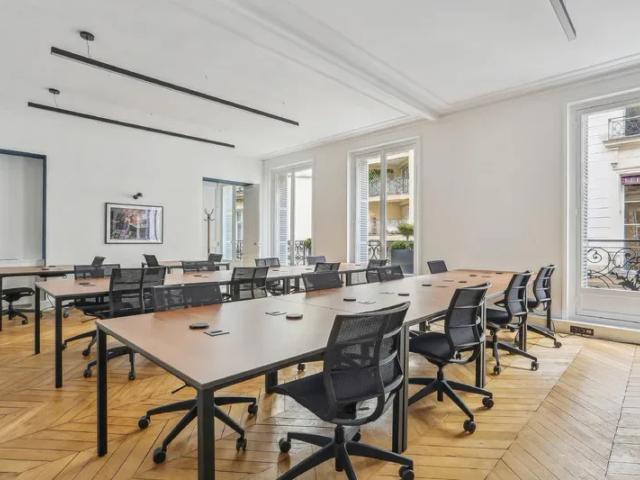 Bureau opéré · 26 à 36 postes · rue du Mail, Paris 2e — photo 1/6
