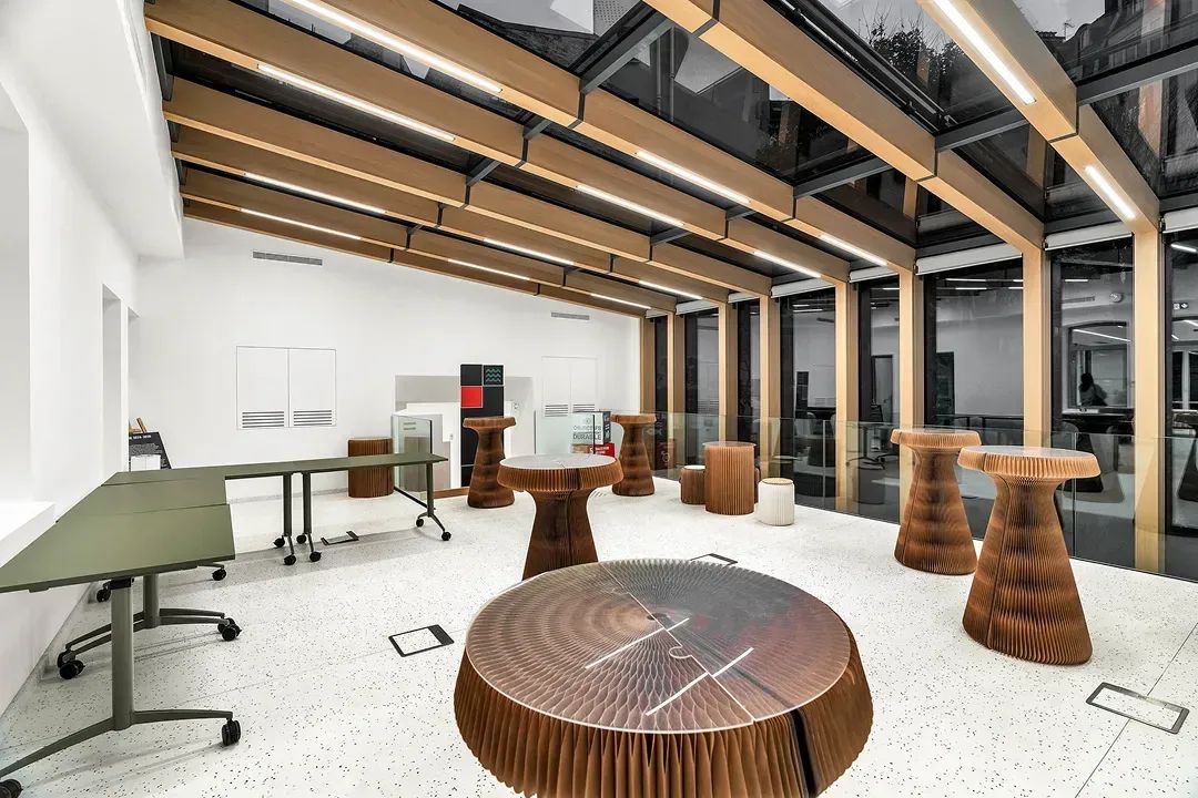 Bureau opéré · 10 à 14 postes · avenue de Villiers, Paris 17e — photo 3/8