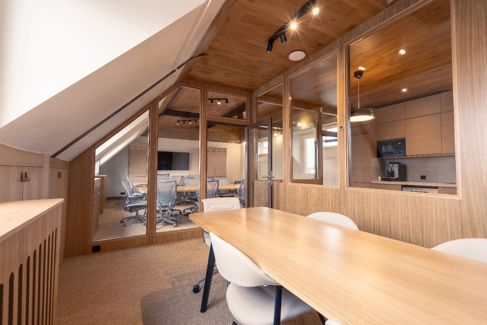 Bureau opéré · 1 à 14 postes · rue d'Uzès, Paris 2e — photo 4/17