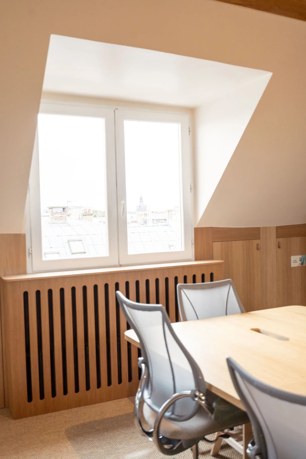 Bureau opéré · 1 à 14 postes · rue d'Uzès, Paris 2e — photo 8/17