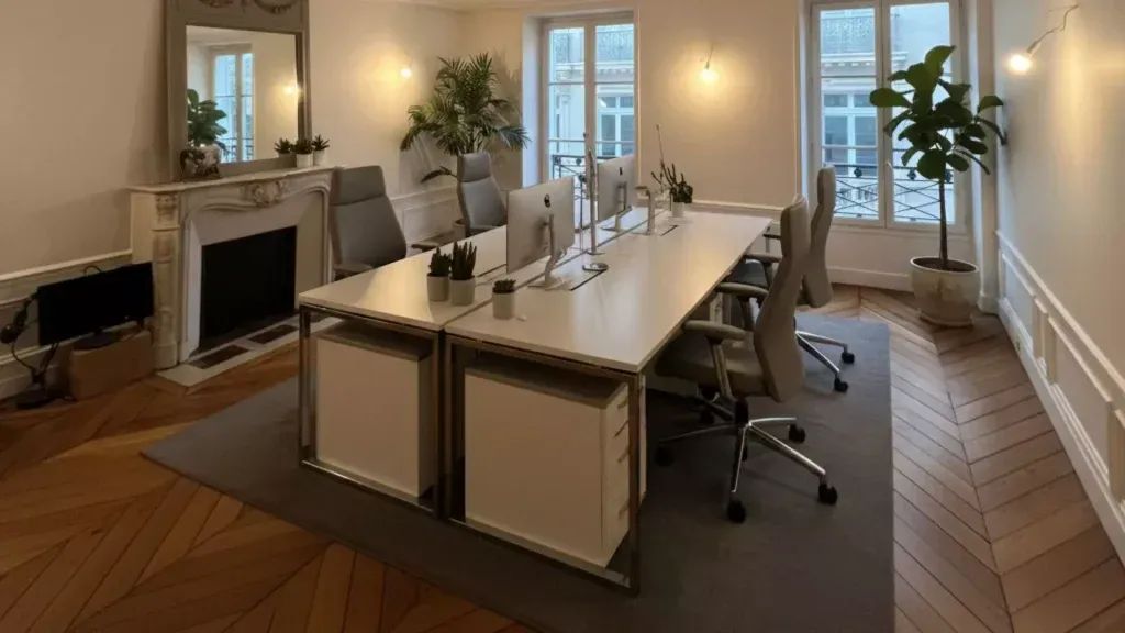 Bureau opéré · 4 à 5 postes · rue de Surène, Paris 8e — photo 2/6