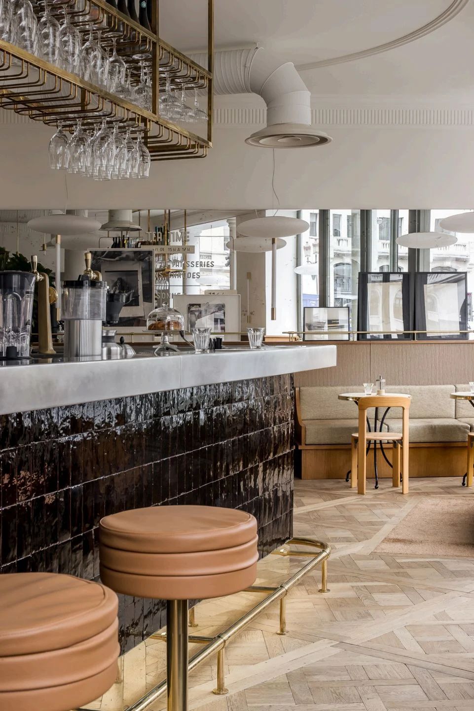 Coworking · 332 postes · rue Notre-Dame-des-Victoires, Paris 2e — photo 3/8