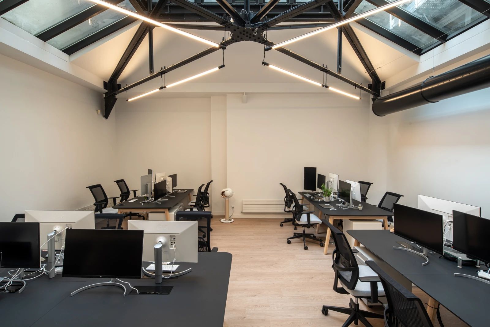 Bureau opéré · 19 à 45 postes · rue de Liège, Paris 9e — photo 3/6