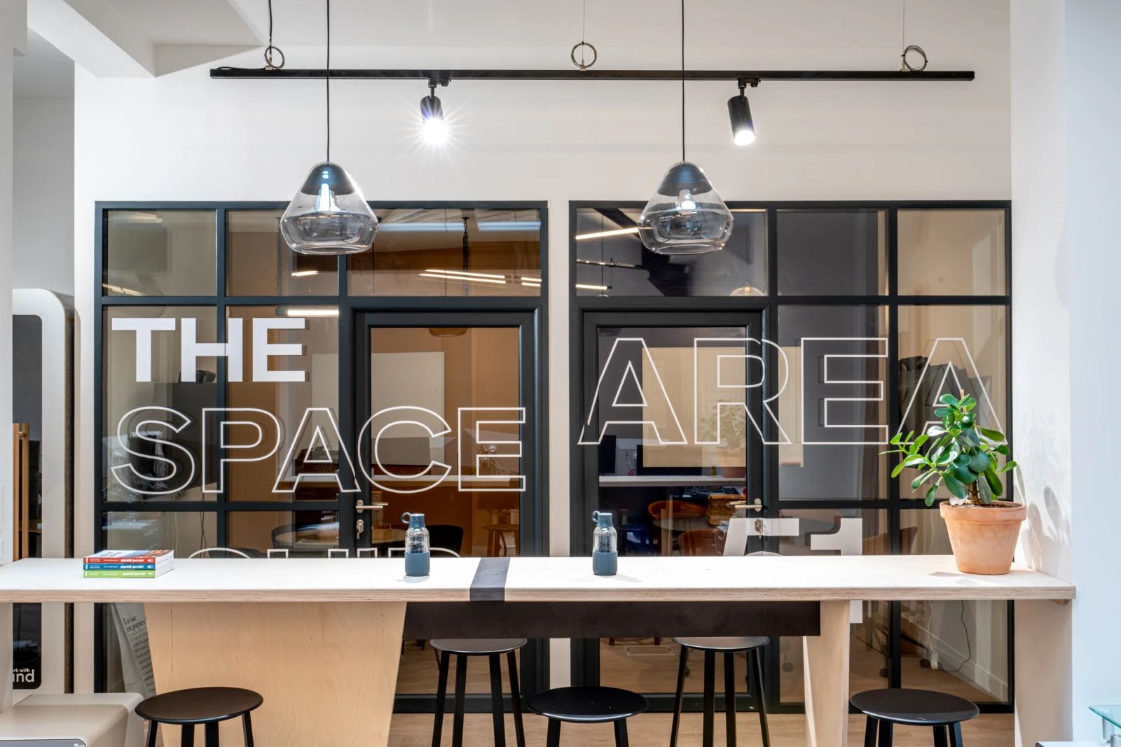 Bureau opéré · 19 à 45 postes · rue de Liège, Paris 9e — photo 4/6