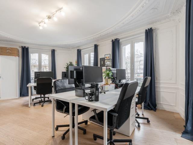 Bureau opéré · 6 à 8 postes · rue de Maubeuge, Paris 10e — photo 1/6