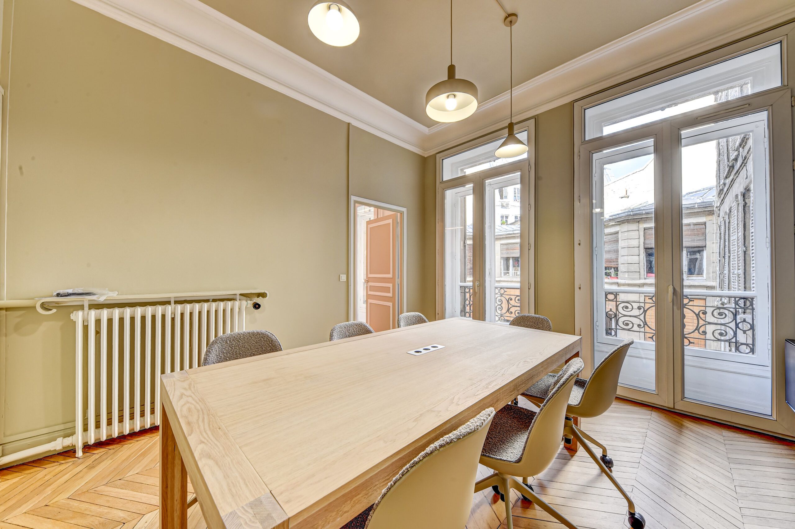 Bureau opéré · 1 à 36 postes · boulevard de Magenta, Paris 10e — photo 3/8