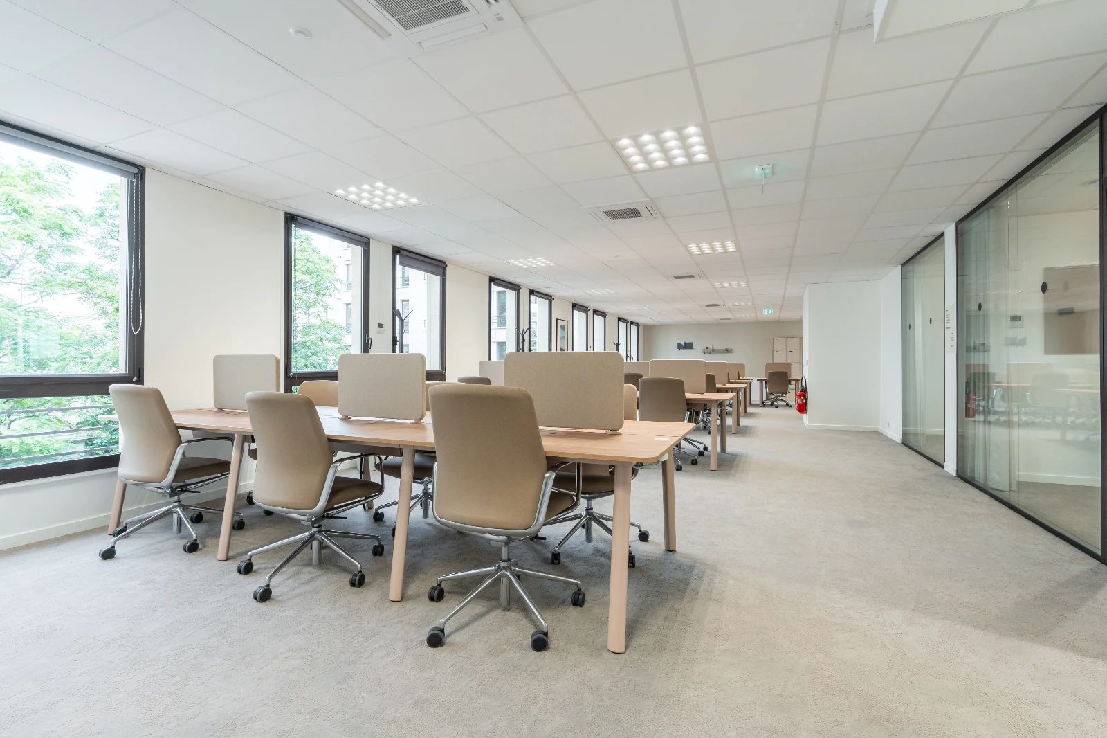 Bureau opéré · 65 à 72 postes · rue de Monceau, Paris 8e — photo 1/6