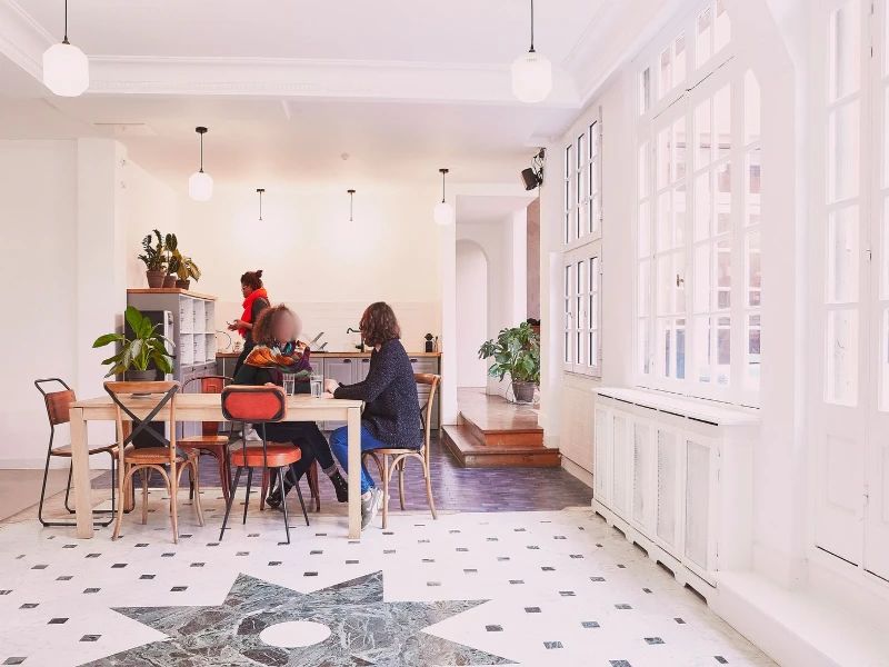 Coworking · 282 postes · rue Jean Jaurès, Bagnolet — photo 4/8