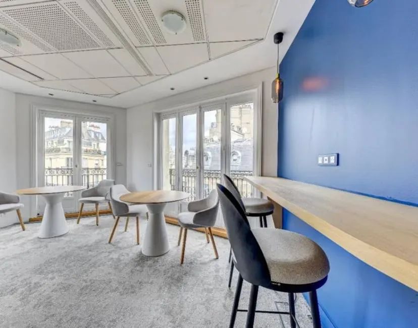 Coworking · 100 postes · avenue Franklin Delano Roosevelt, Paris 8e — photo 3/4