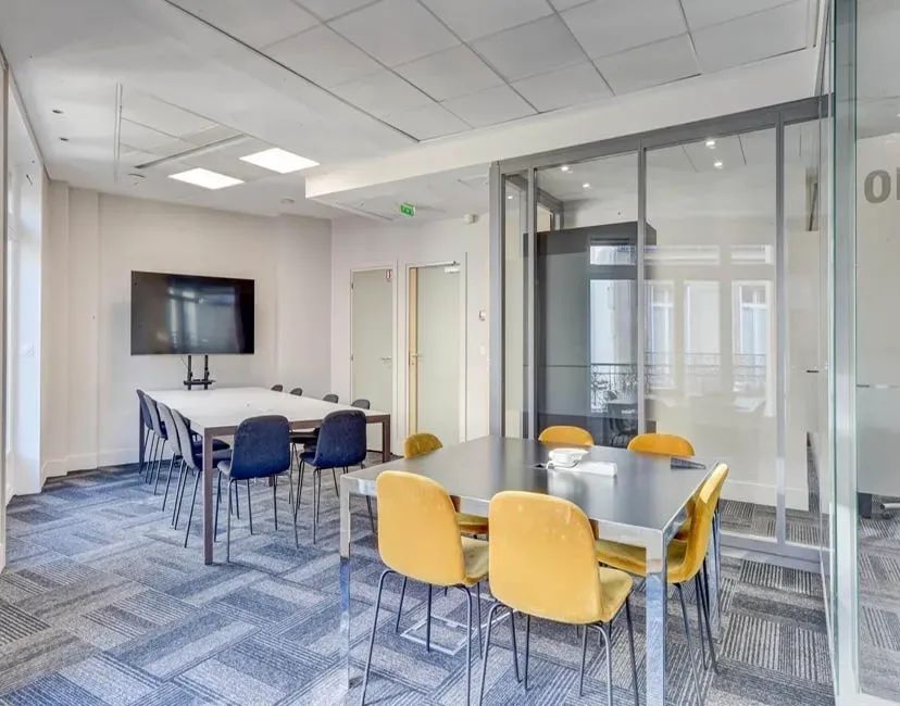 Coworking · 100 postes · avenue Franklin Delano Roosevelt, Paris 8e — photo 4/4