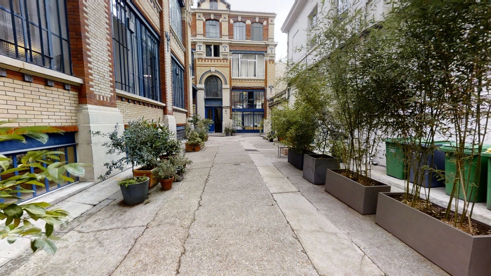 Coworking · 43 postes · rue Martel, Paris 10e — photo 1/6