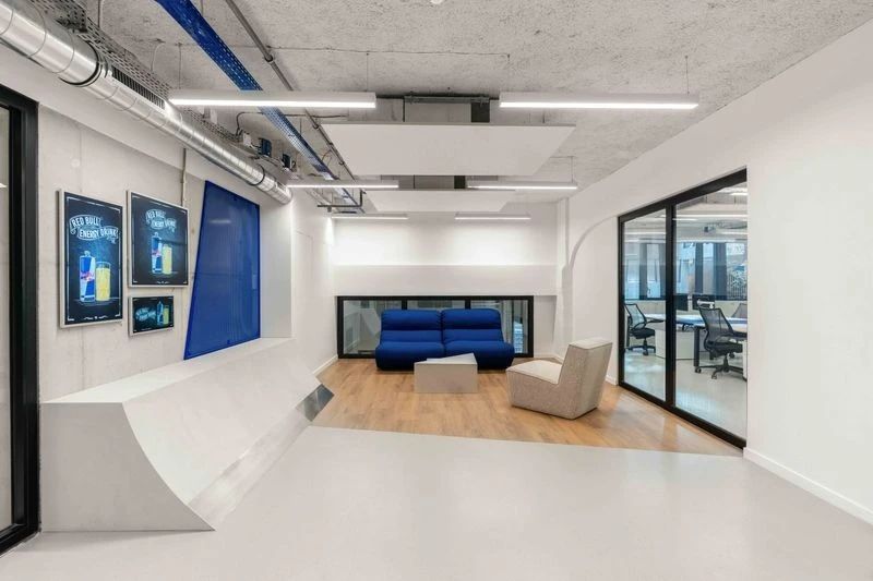 Bureau opéré · 40 à 46 postes · rue Saint-Antoine, Paris 4e — photo 4/17