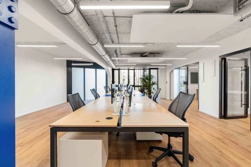 Bureau opéré · 40 à 46 postes · rue Saint-Antoine, Paris 4e — photo 8/17
